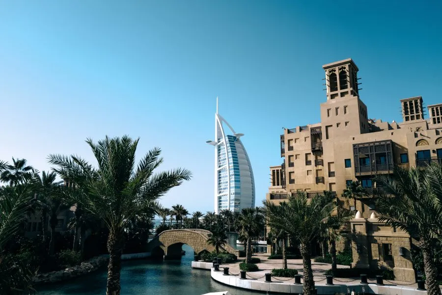 Ile trwa lot do Dubaju z Polski: Praktyczny przewodnik dla podróżujących